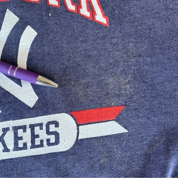 Vintage Jerzees New York Yankees MLB Raglan Crewneck Sweatshirt Large Soft Faded - Picture 11 of 12